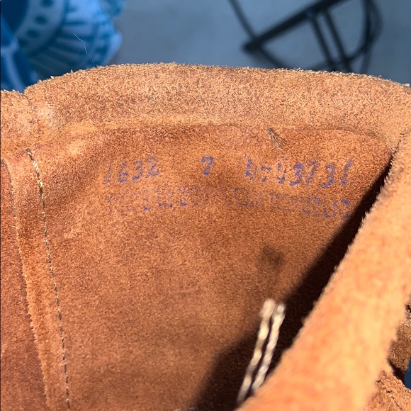 Minnetonka moccasins 3 row fringe boots size 7 - Picture 6 of 6